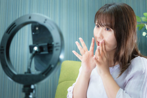 ライバー事業